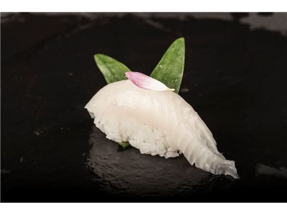 Red Snapper Sushi 立魚壽司